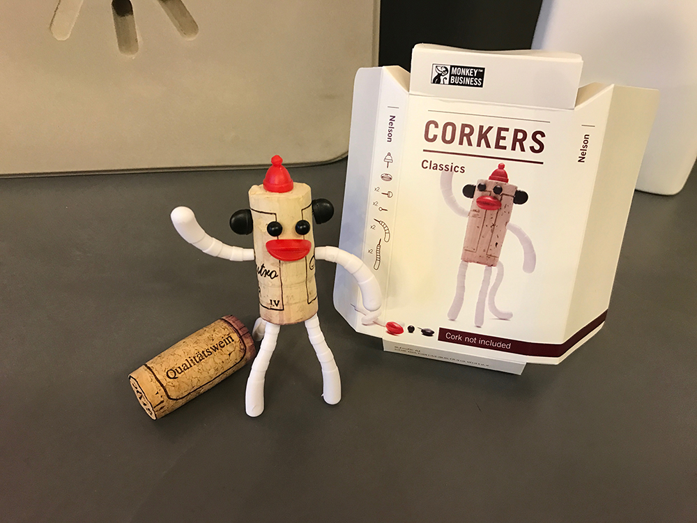 乐动在线体育·(China)官方网站 - 附件|饰品|办公家具|登录入口家具|Corkers经典玩偶