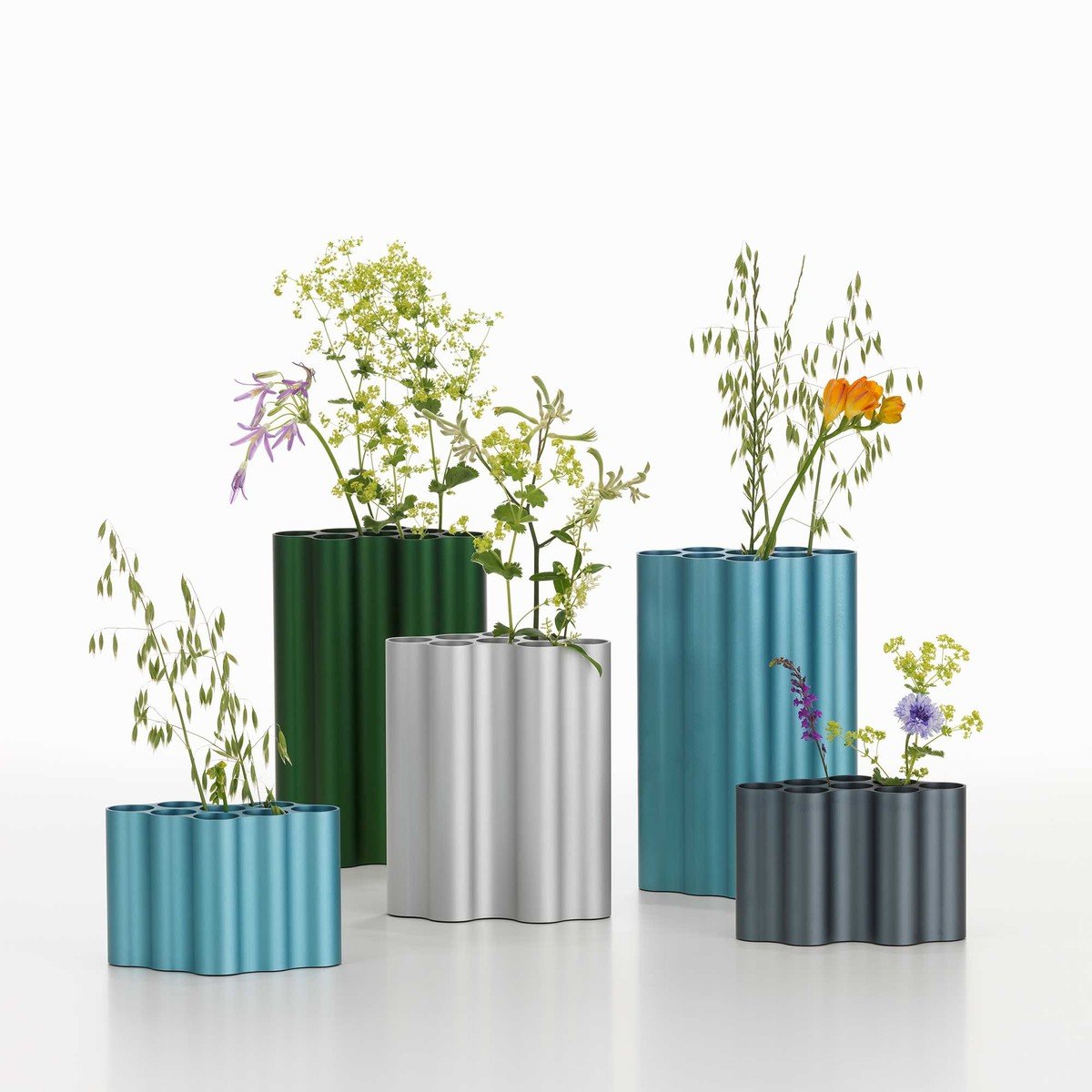 乐动在线体育·(China)官方网站 - 附件|花器|办公家具|登录入口家具|云朵花瓶