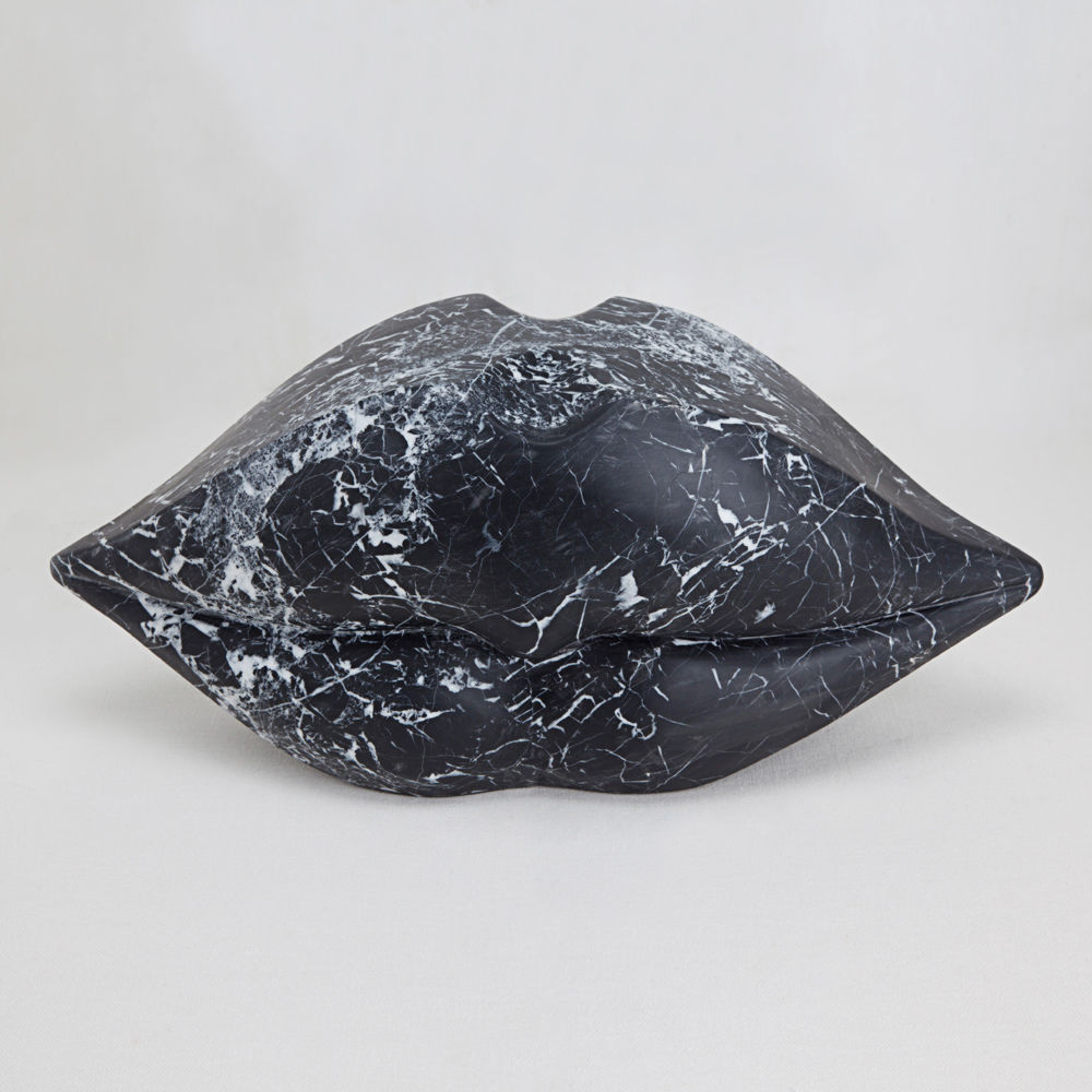 乐动在线体育·(China)官方网站 - 附件|饰品|办公家具|登录入口家具|经典之吻