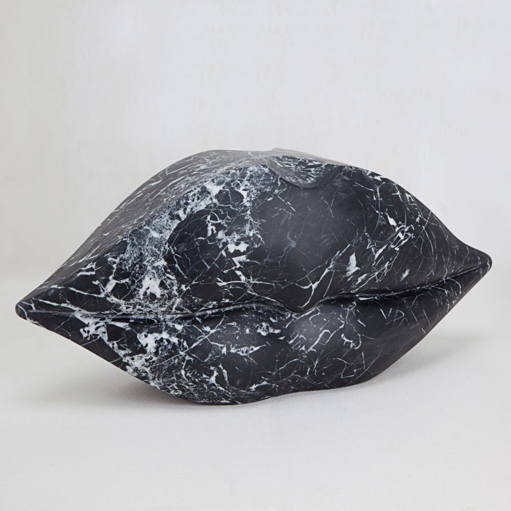 乐动在线体育·(China)官方网站 - 附件|饰品|办公家具|登录入口家具|经典之吻