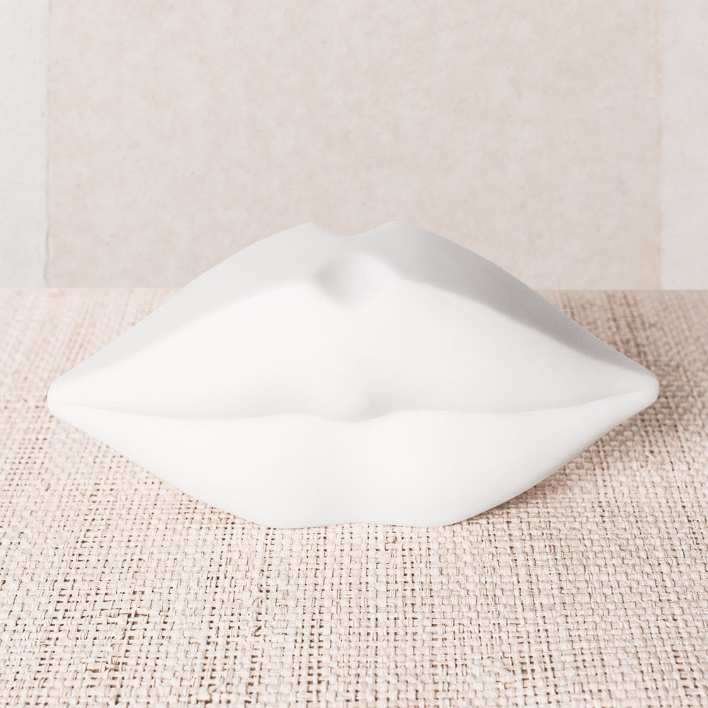 乐动在线体育·(China)官方网站 - 附件|饰品|办公家具|登录入口家具|经典之吻