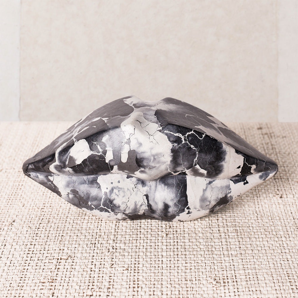 乐动在线体育·(China)官方网站 - 附件|饰品|办公家具|登录入口家具|经典之吻