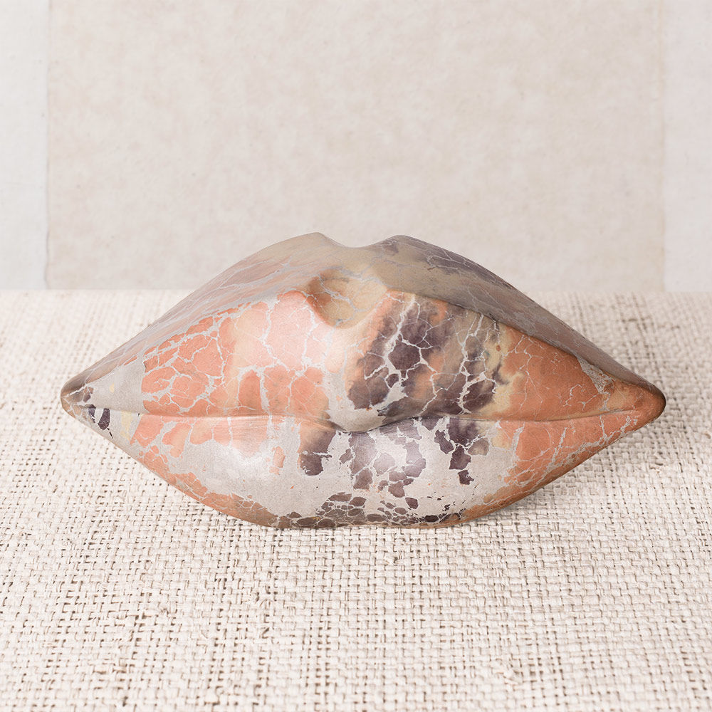 乐动在线体育·(China)官方网站 - 附件|饰品|办公家具|登录入口家具|经典之吻